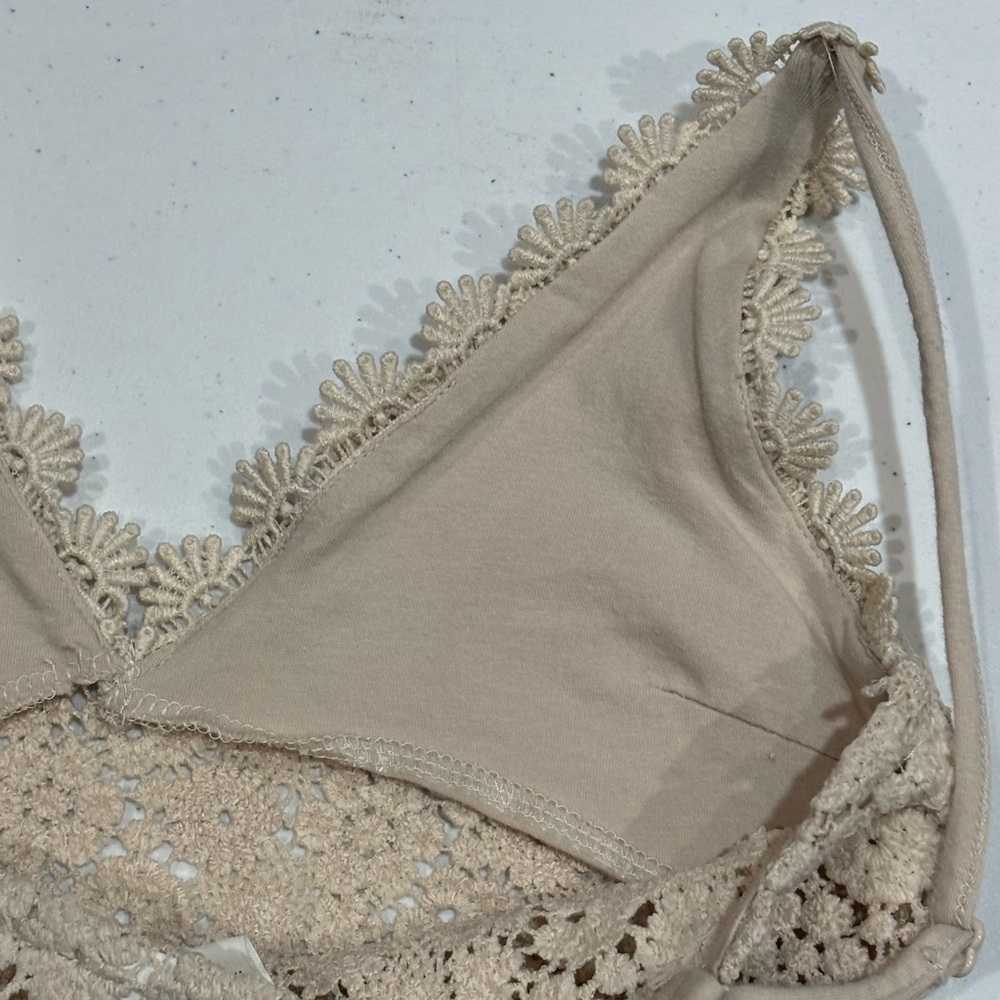 H&M Crochet Floral Lace Crop Top, Adjustable Straps, Tan, Small - Picture 4 of 6